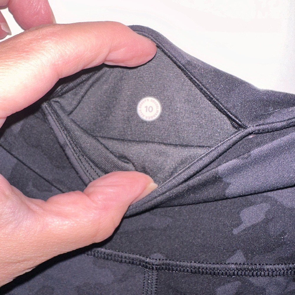 Lululemon black camo align joggers - Picture 3 of 3